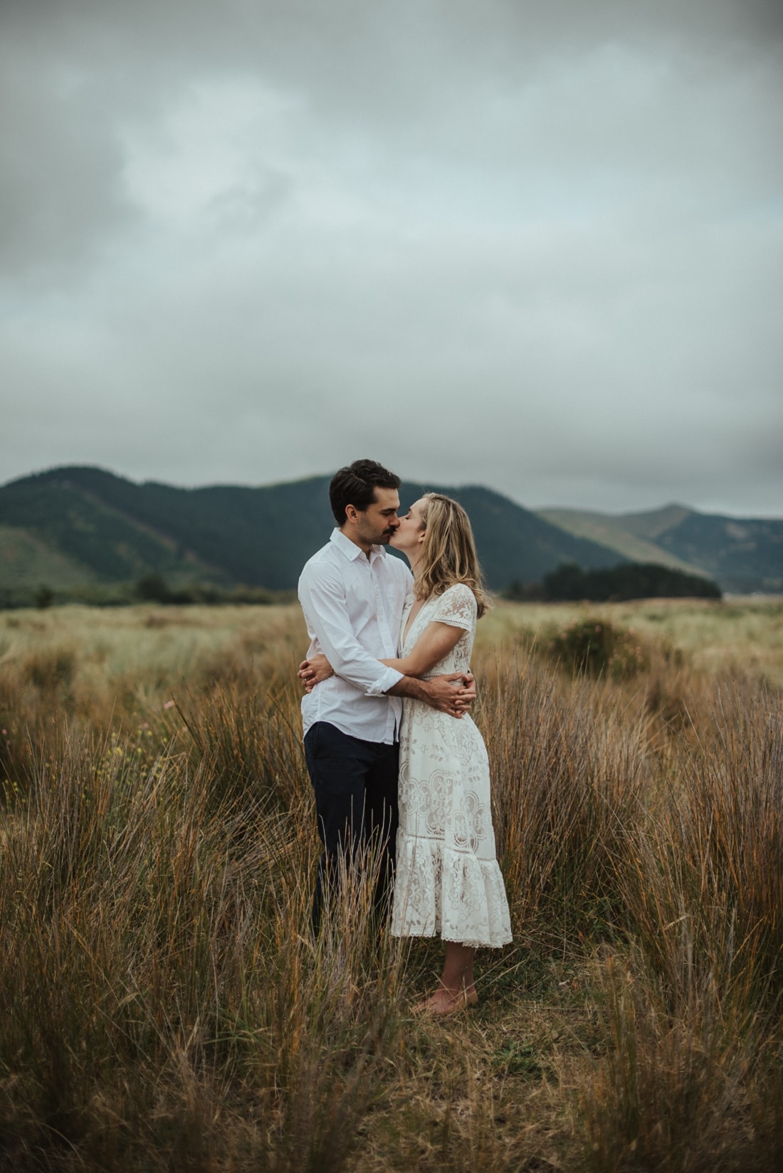 Hannah & Joe - Waimarama Beach, Hawke's Bay Engagement Session | www.meredithlord.com
