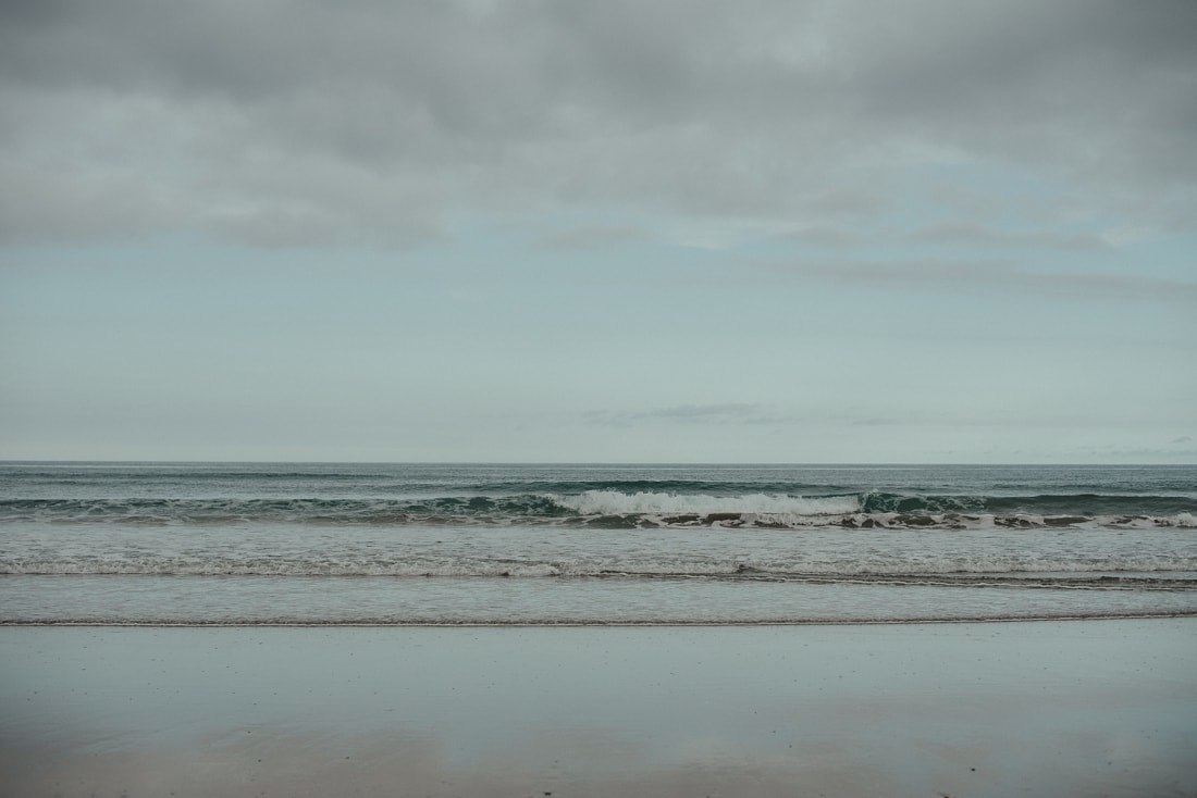 Hannah & Joe - Waimarama Beach, Hawke's Bay Engagement Session | www.meredithlord.com